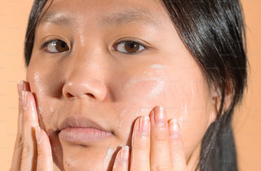 Niacinamide for Scarring: Can It Help Fade Acne Scars?